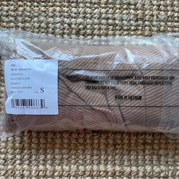 NEW Free People We The Free Hold Me
Close Pullover - Picture 8 of 12